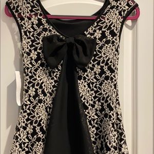 NWT Lace top with bow